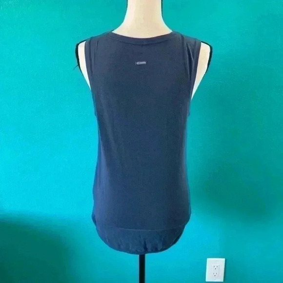 ⭐️ Columbia dark blue tank top in size xs - Picture 3 of 4